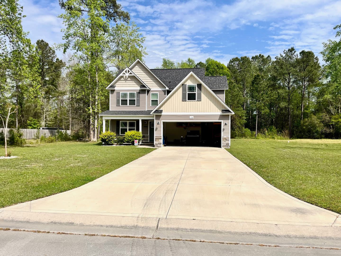 MOVE IN SPECIAL $500 OFF FIRST MONTH'S RENT – photo 2