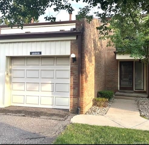18268 University Park Drive – photo 3