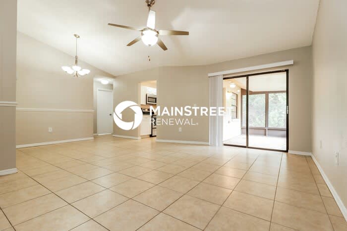 8010 Hathaway Drive – photo 2