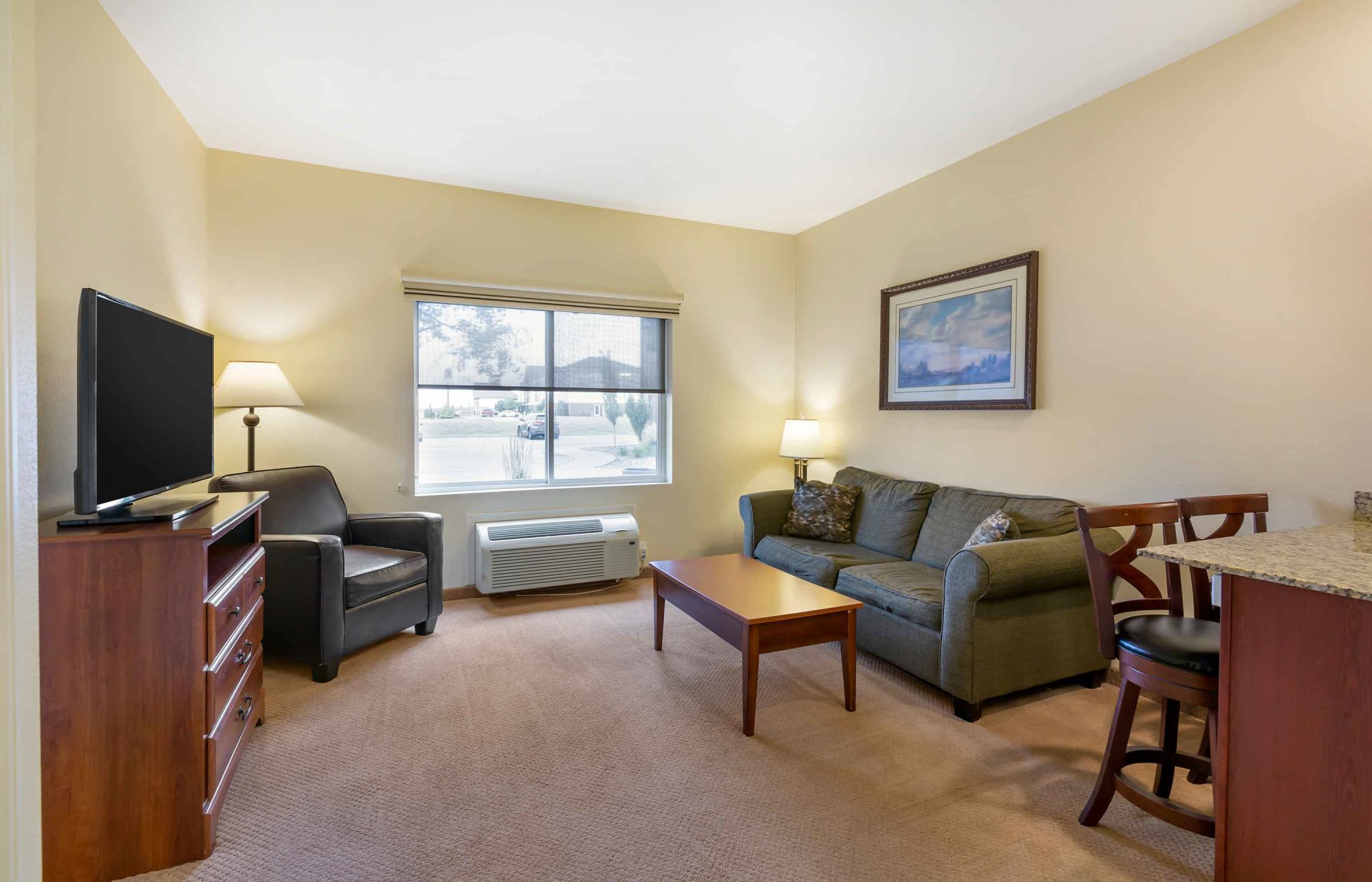 Minot – photo 1