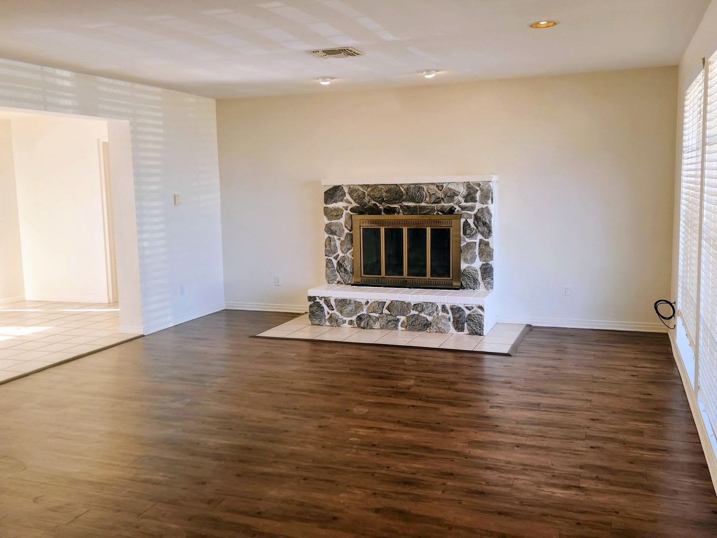 3 bed 2 bath house on the mesa! Move in special!! – photo 5