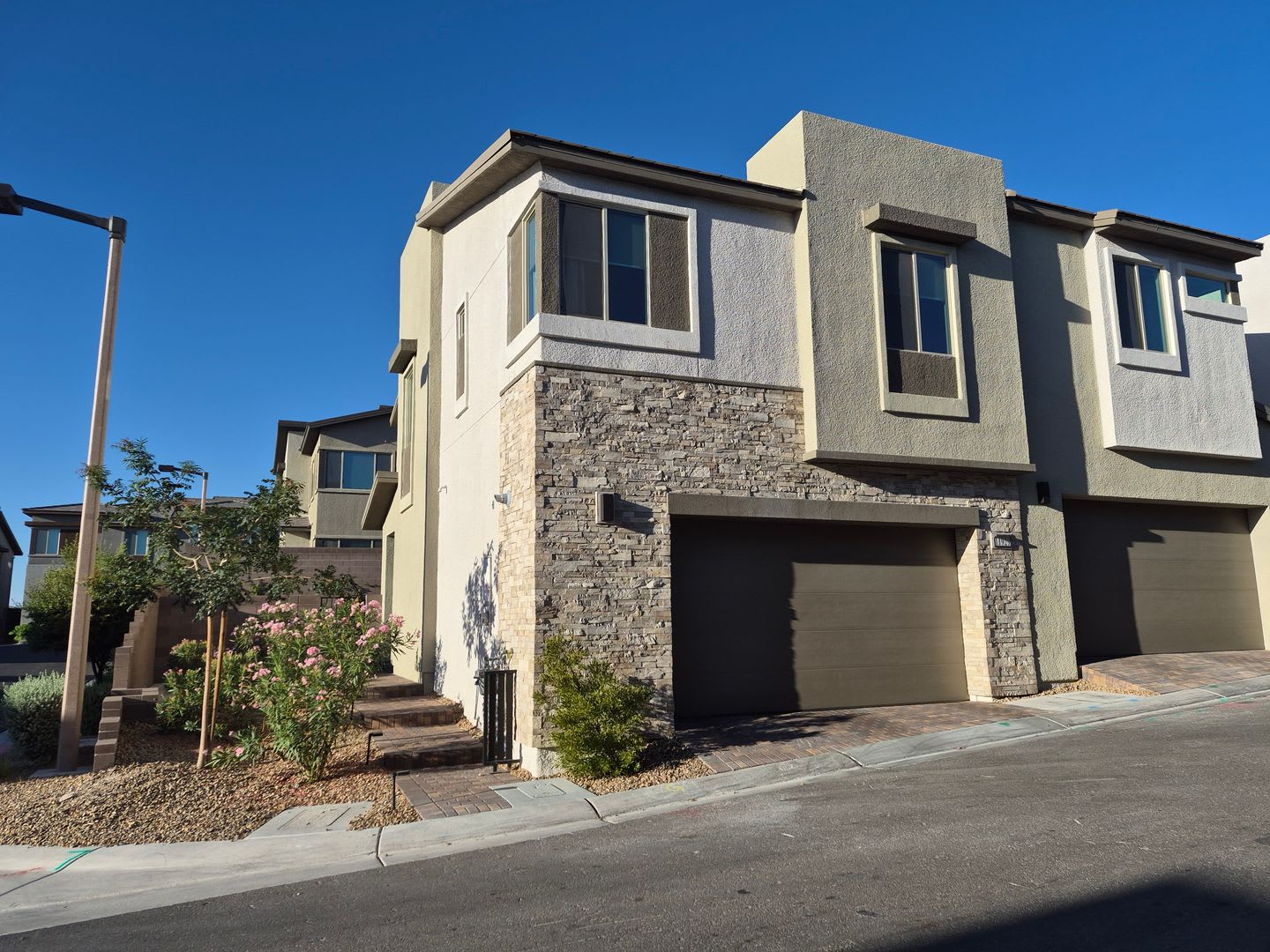 RENT READY – photo 1