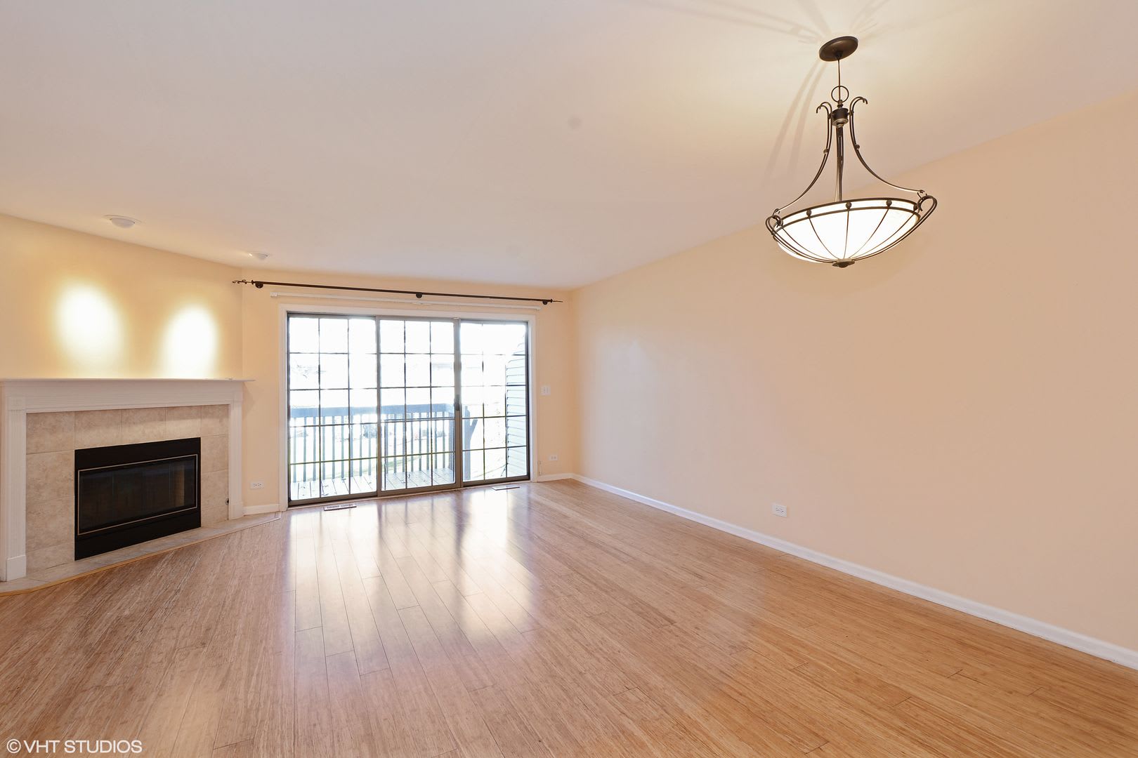 Gorgeous 2 Bedroom Townhome Available In Palatine – photo 2