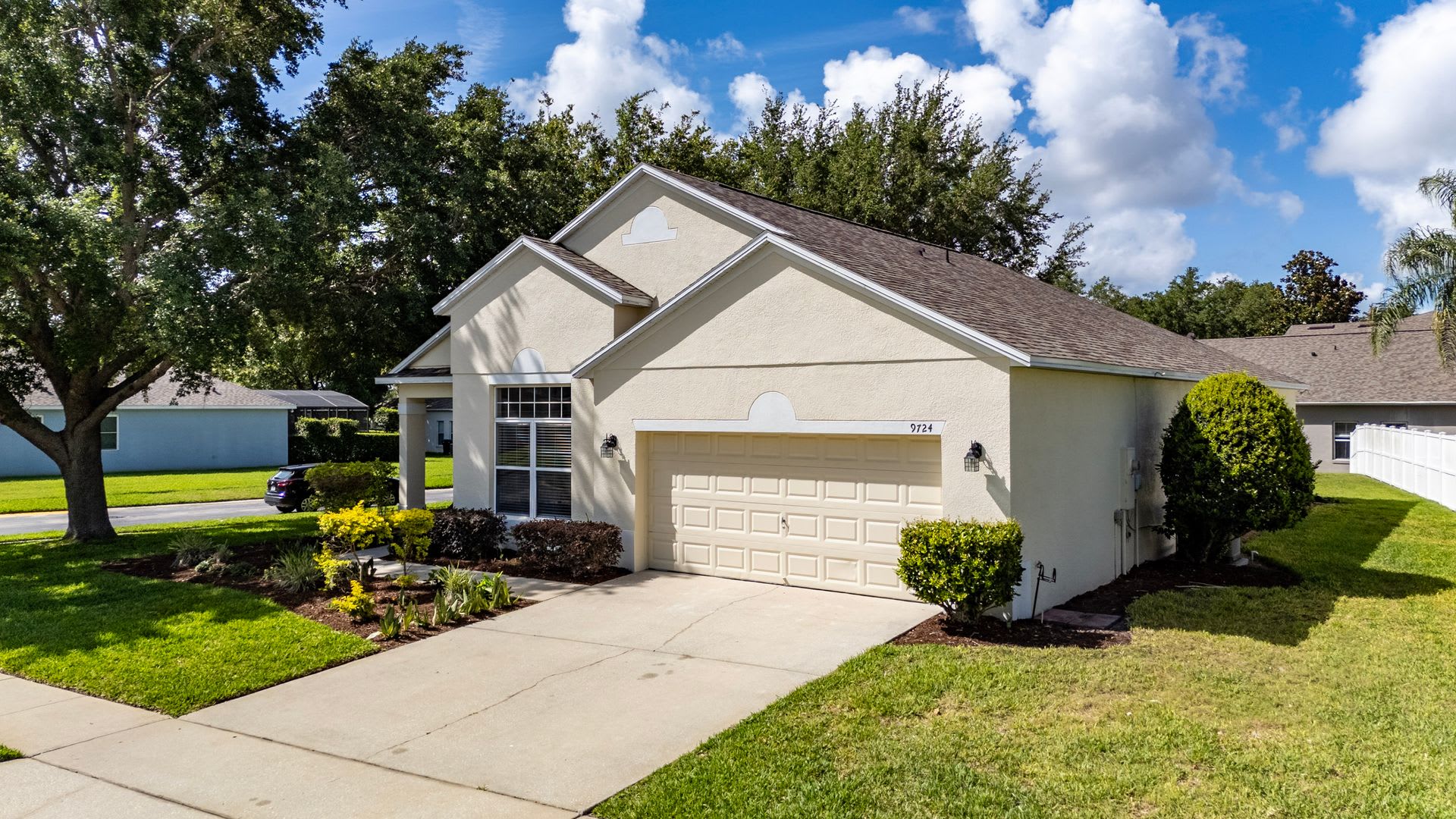 Beautiful 4 Bedroom on Large Corner Lot – photo 5