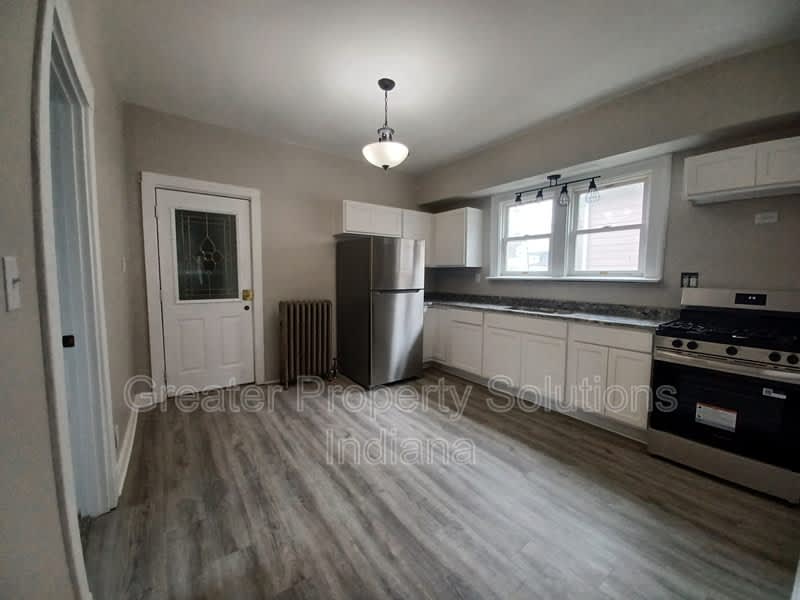1719 Sheridan AveLower – photo 3