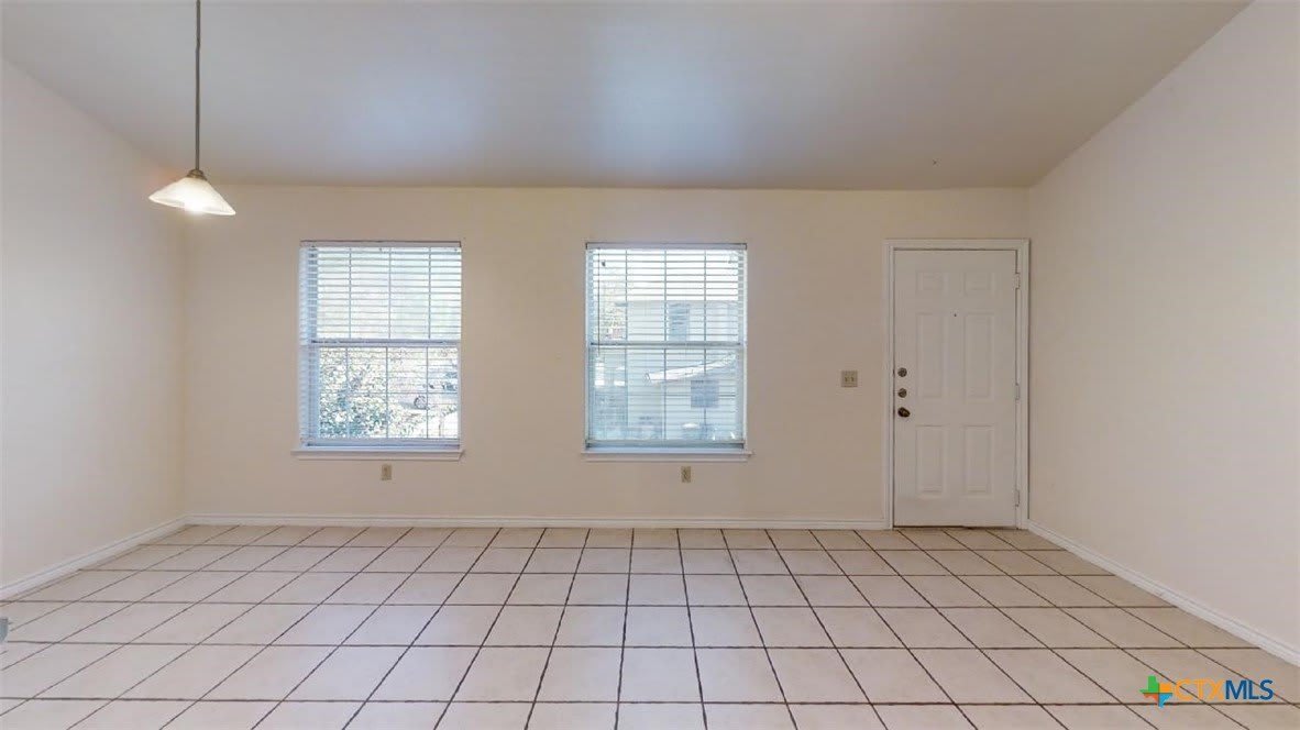 412 Burleson Street – photo 3