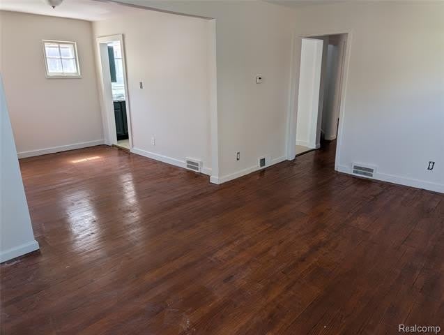 5575 Buckingham Avenue – photo 2