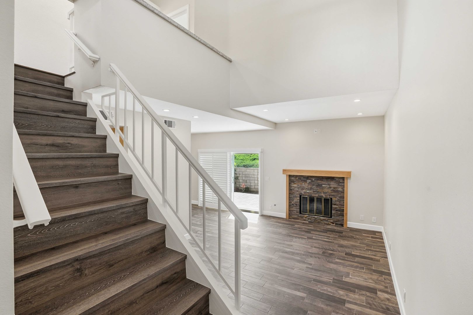 Fully Remodeled TOP to BOTTOM! Must See! – photo 2