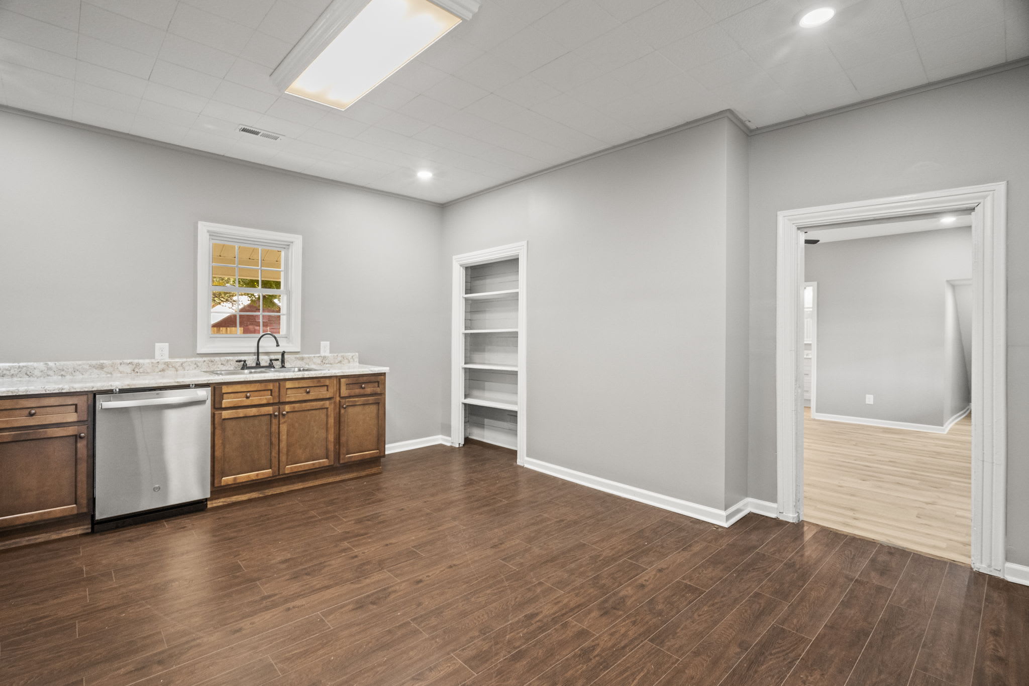 6081 Lakeview Road – photo 3