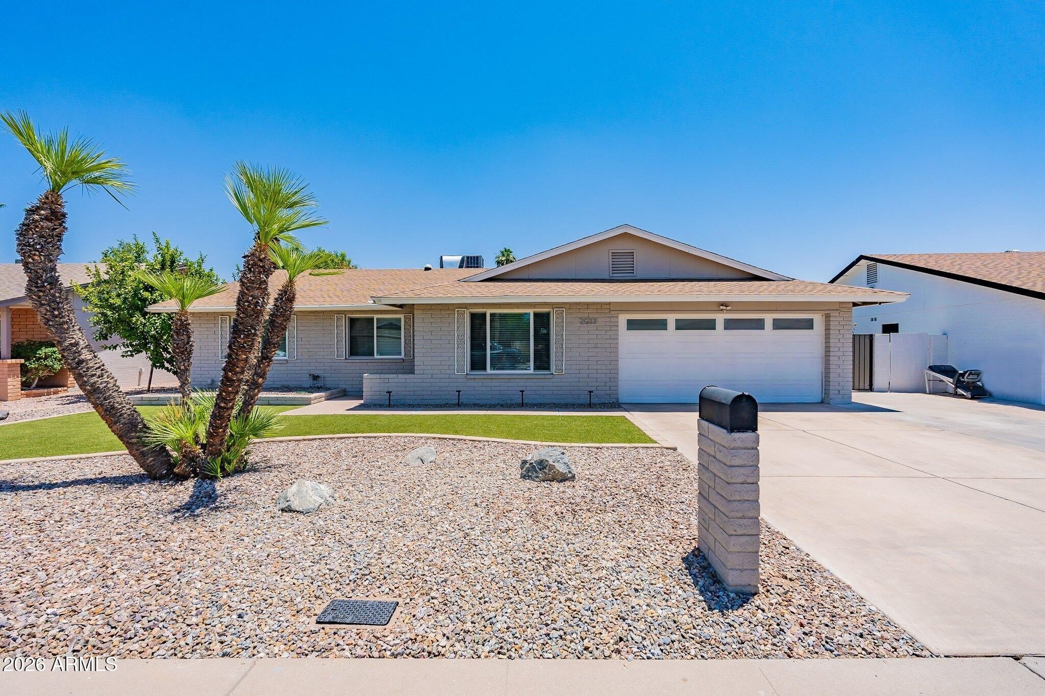 2033 E HARVARD Drive – photo 1