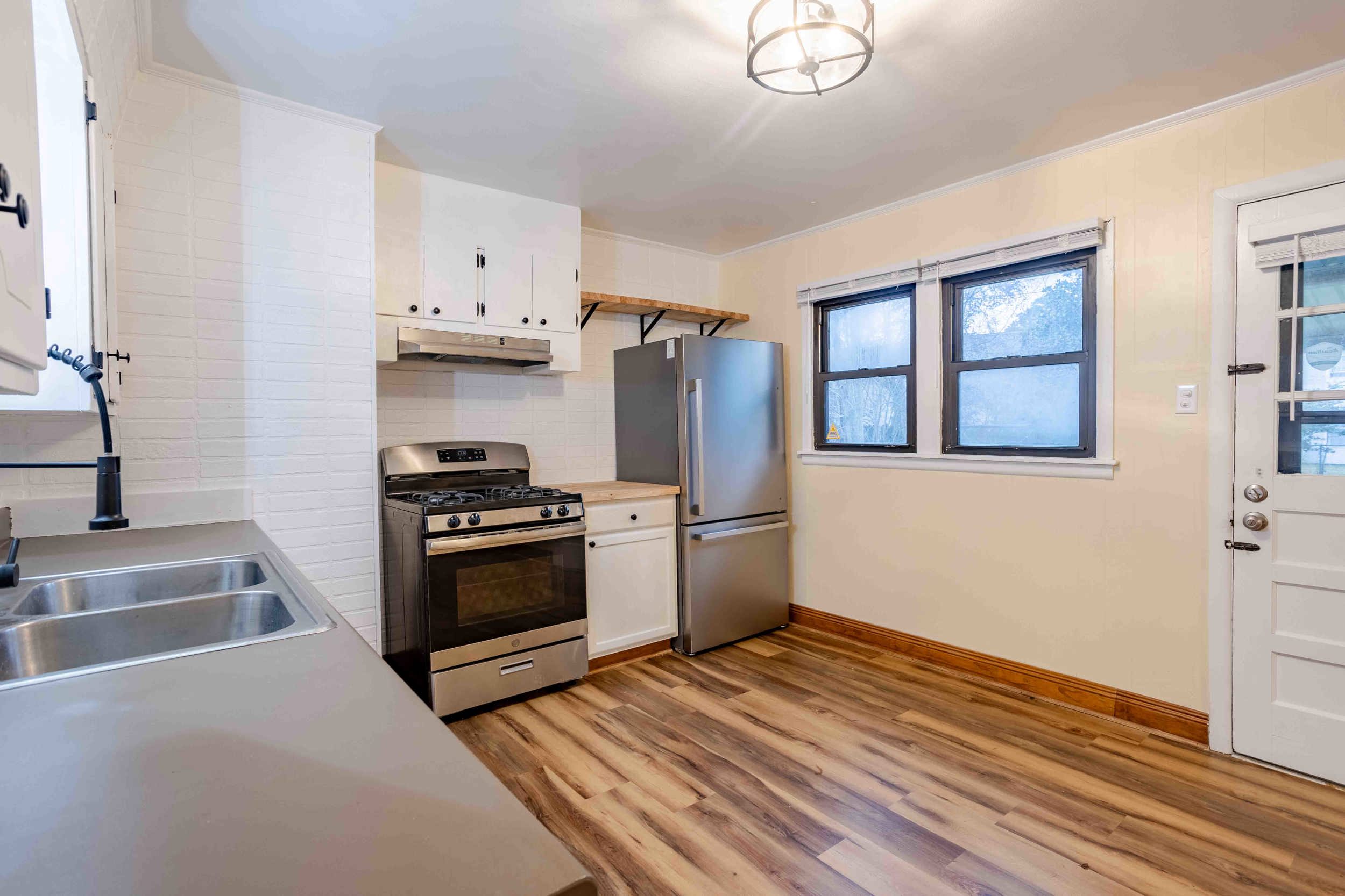 211 Lana Dr – photo 3