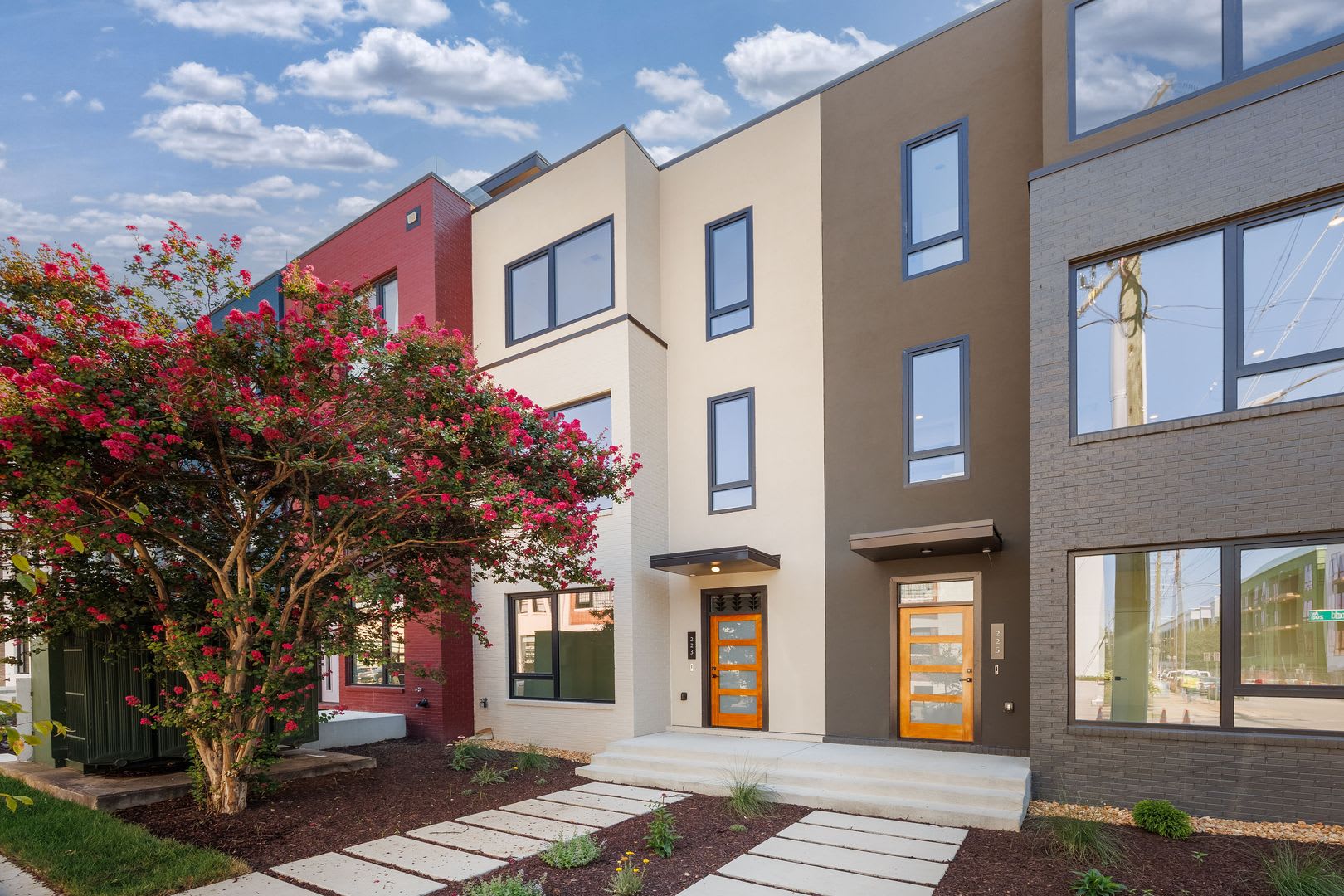 Beautiful BRAND NEW 3 Bedroom Townhome! ***Available NOW*** – photo 1