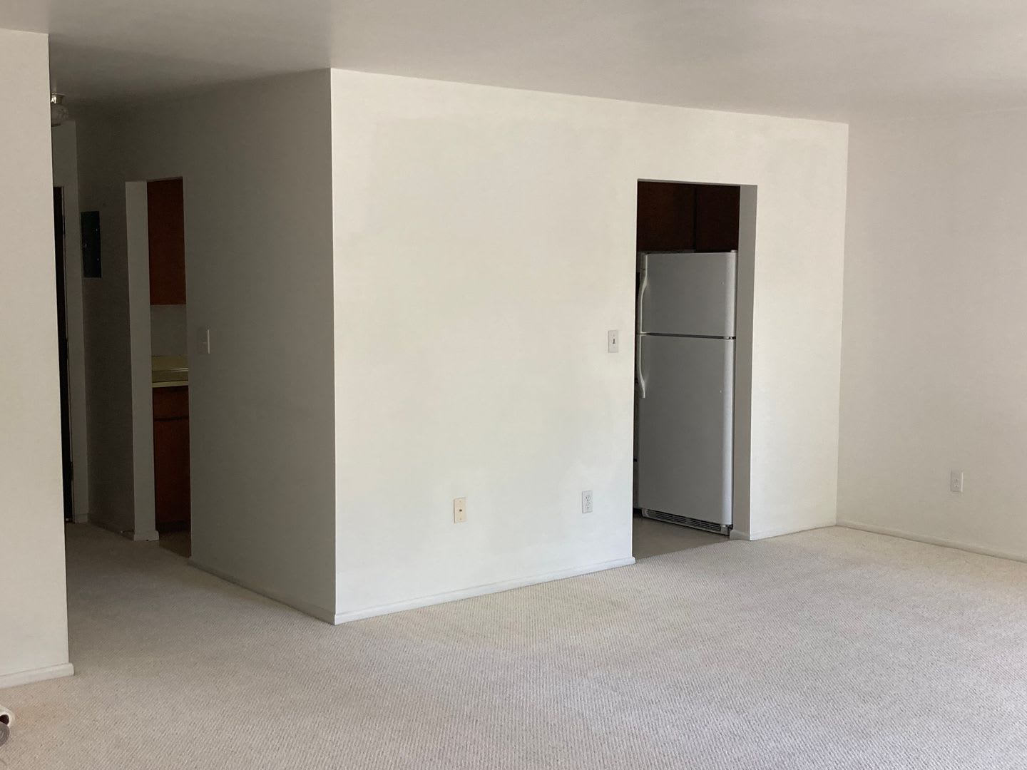 Move In Special 500 Deposit And Half Off First Month S Rent 1 Bed 1 Bath Condo In A Strictly 62 Community In The Hip Strip – photo 4