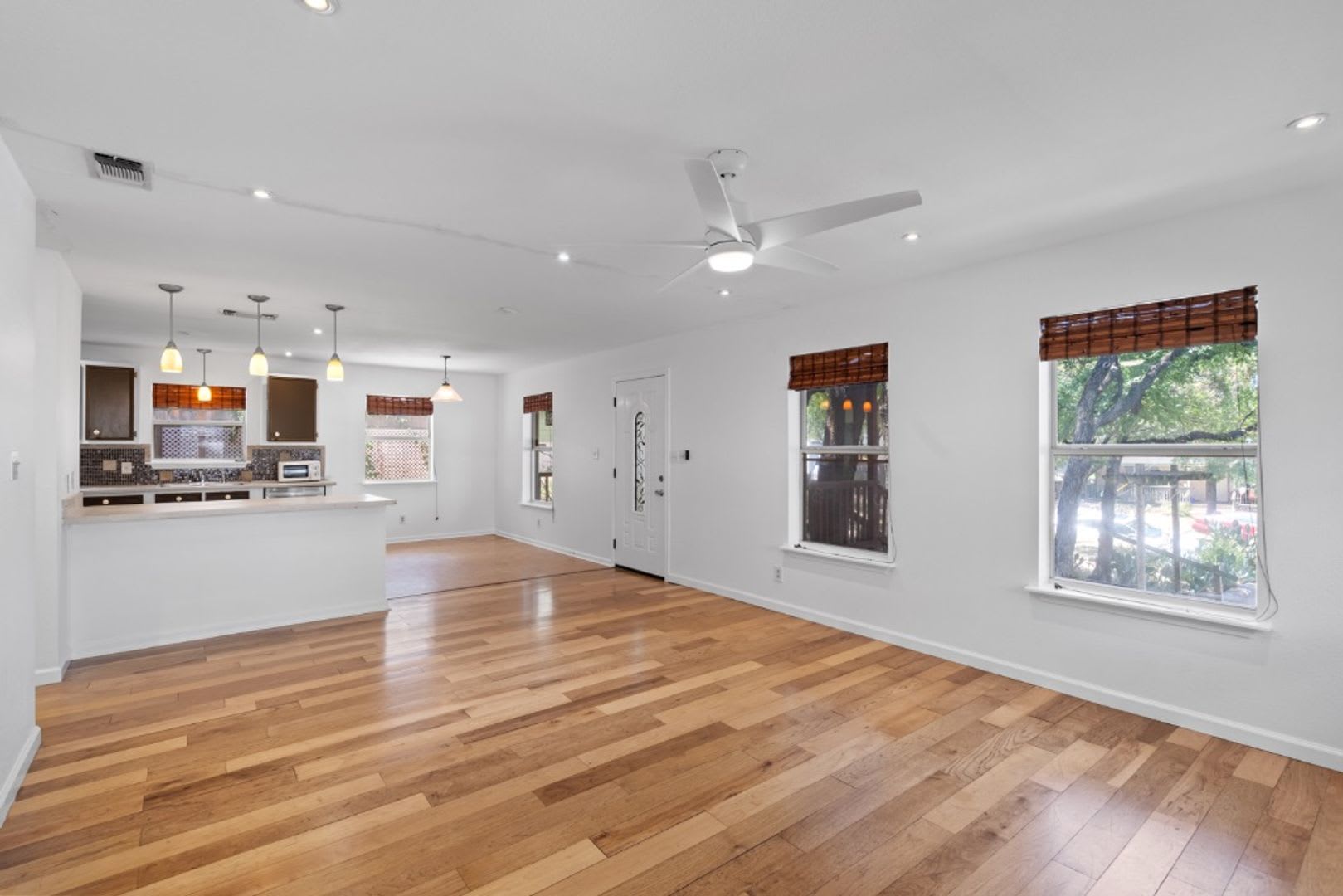 1211 Delano St, Austin, Texas 78721 – photo 2