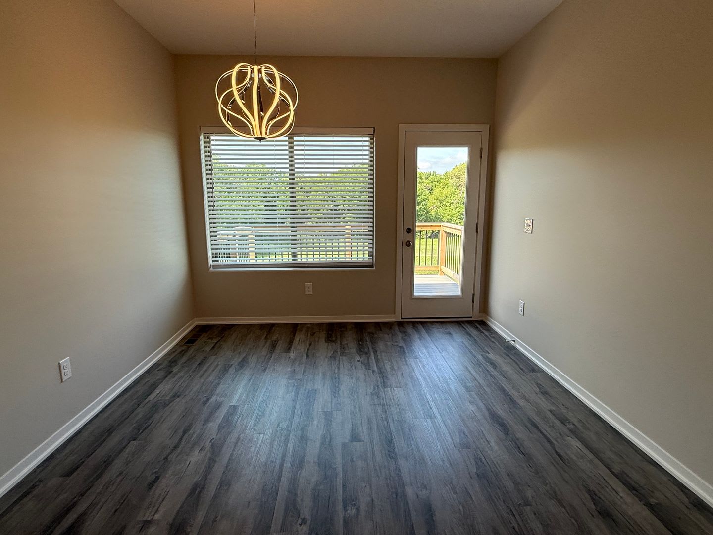 Zero Entry Ranch Townhome With 2 Stall Garage Spacious 2 Bedrooms With Walk In Closets 2 5 Bathroom 1St Floor Laundry – photo 3