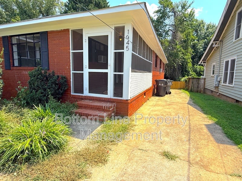 1945 Woodcrest Ave – photo 2