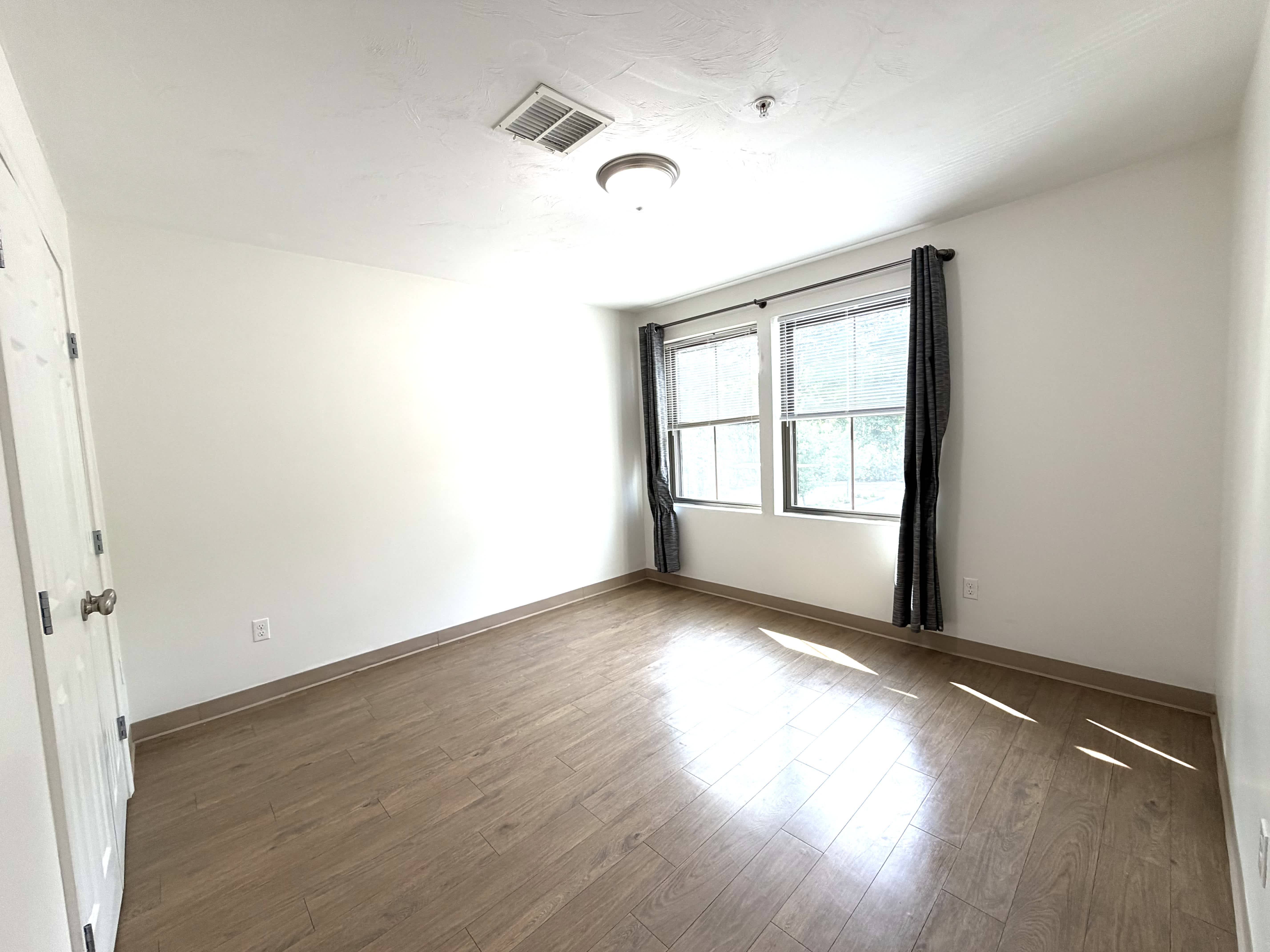 323 Washington St – photo 5