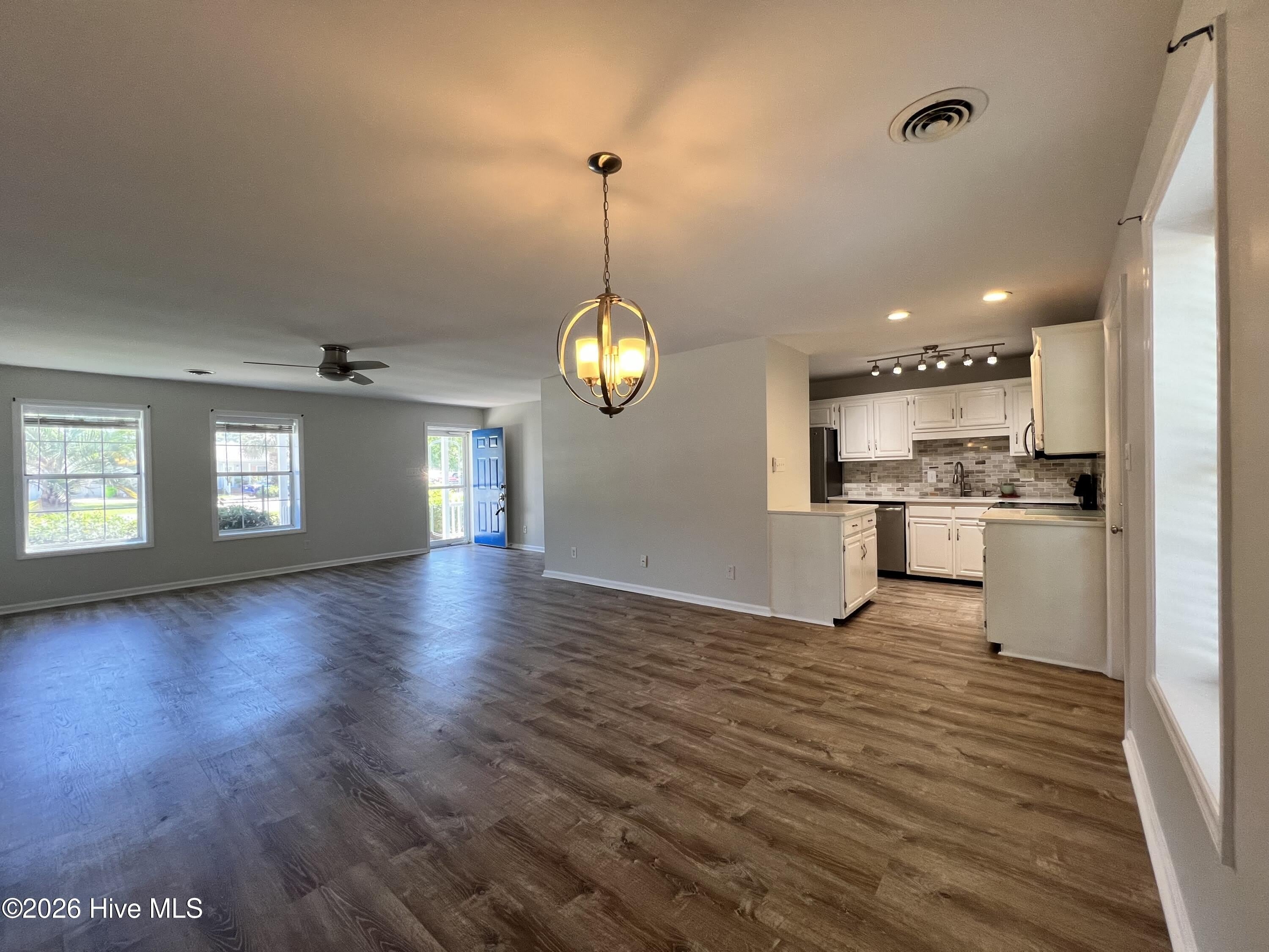 1093 Harbor Drive SW – photo 5