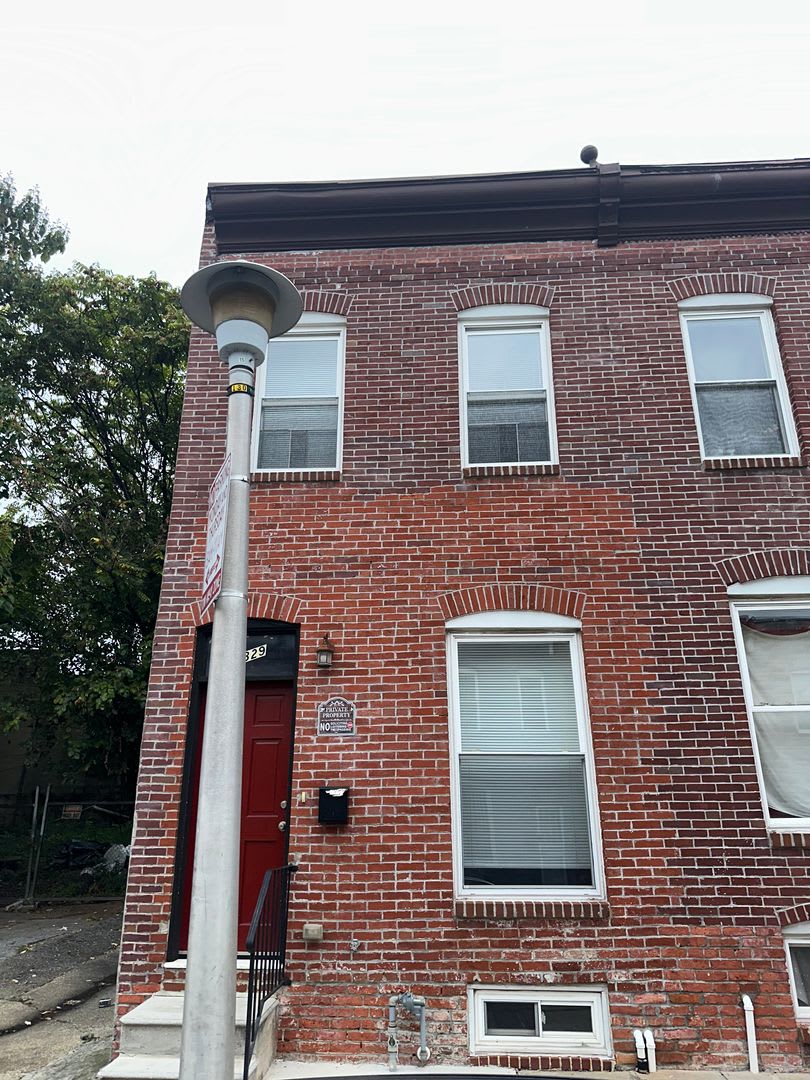 Beautifully Renovated Home Corner House Central Air Available Now – photo 2