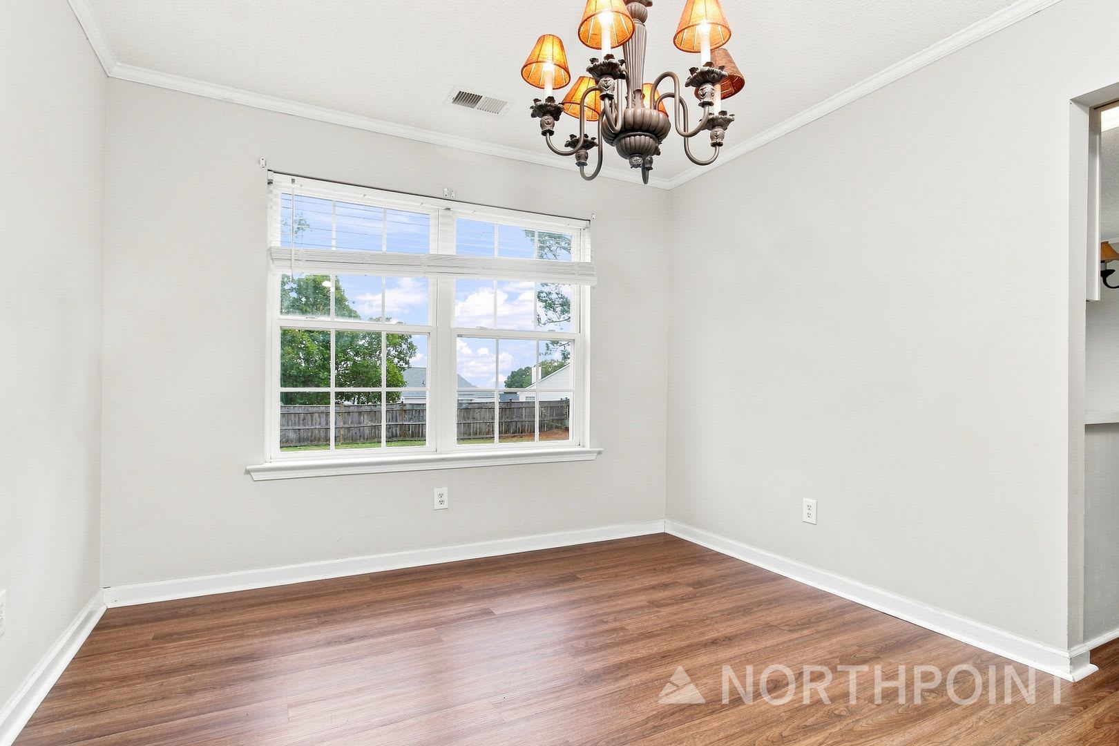 Single Family Home 3 Bedrooms – photo 3