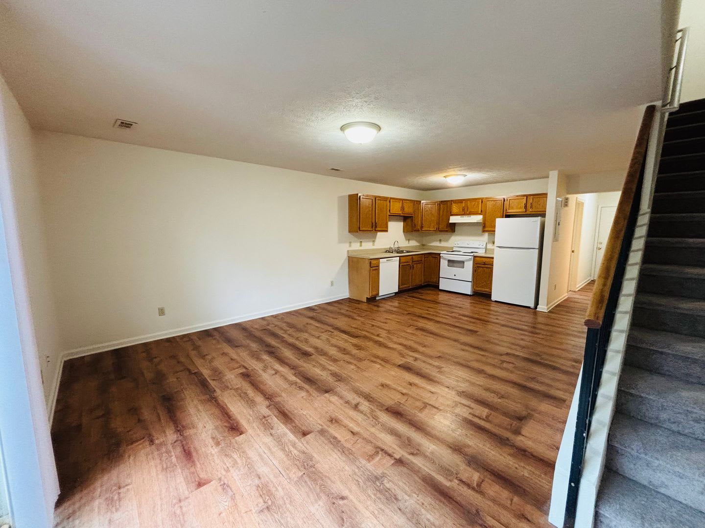 3 Bedroom 2.5 Bath Townhouse – photo 5