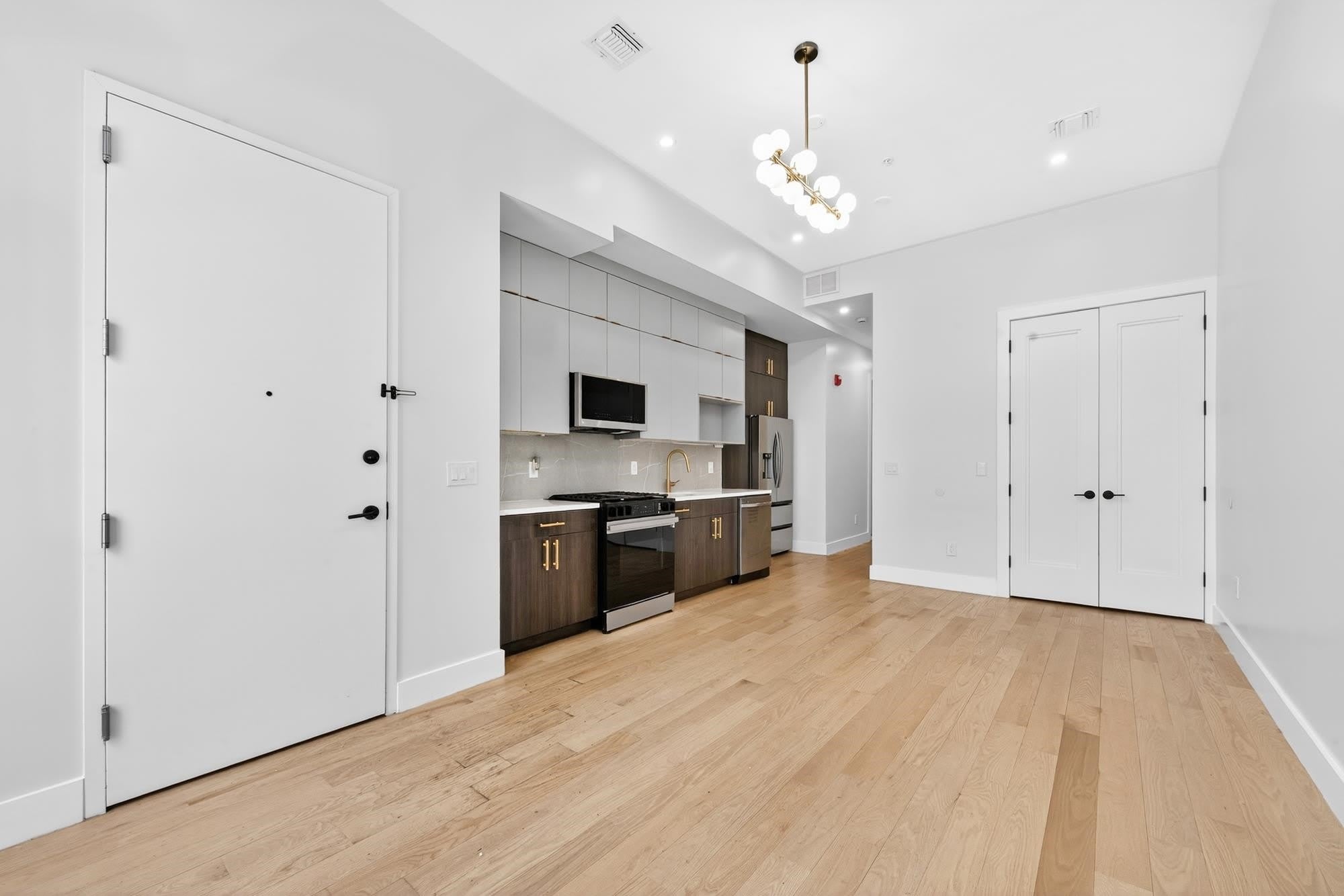 20 STORMS AVE – photo 3