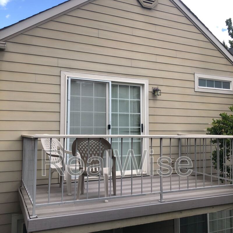 382 Glenn St – photo 4