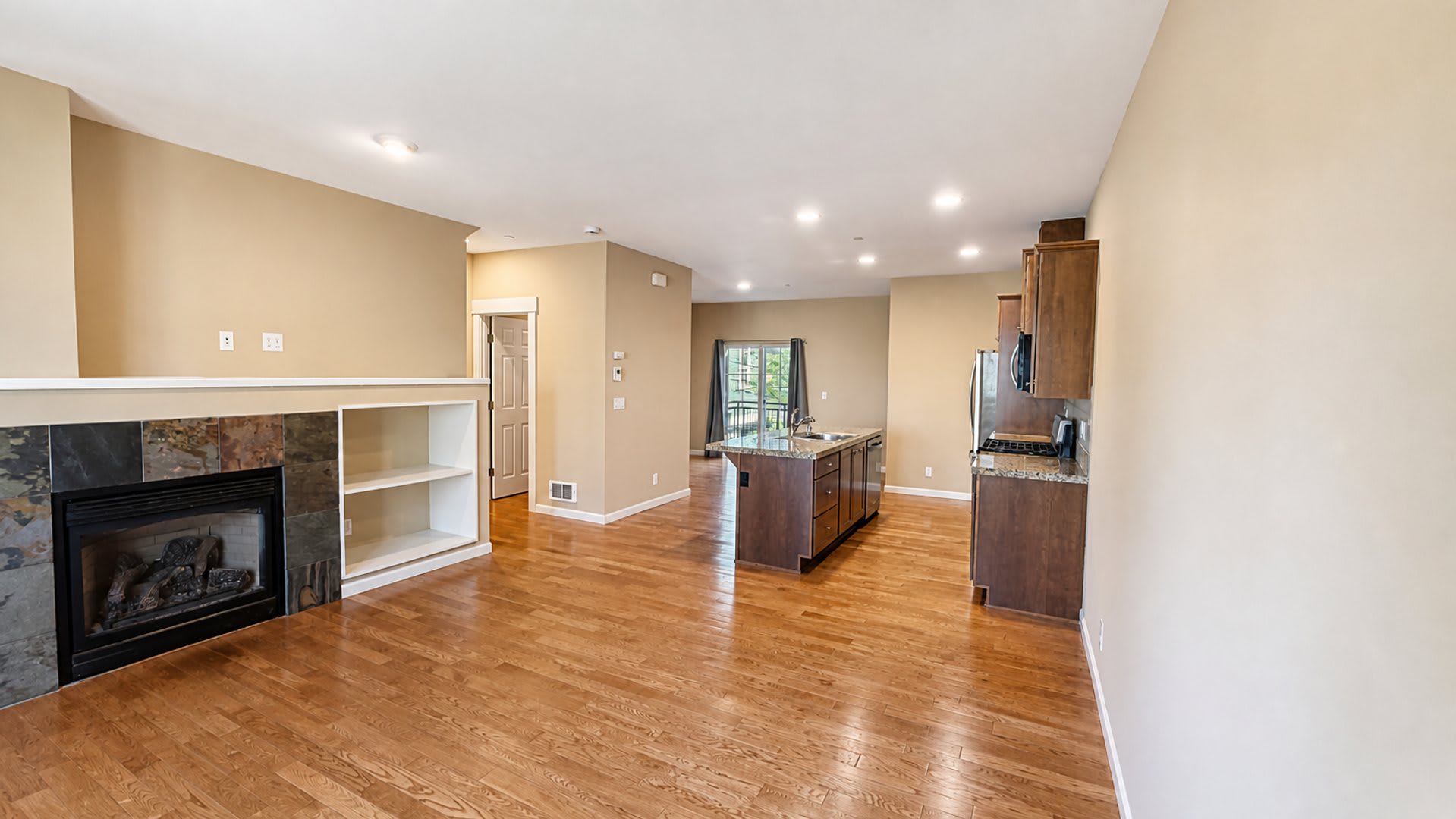 Beautiful three-bedroom townhome in Issaquah West Highlands Park – photo 2
