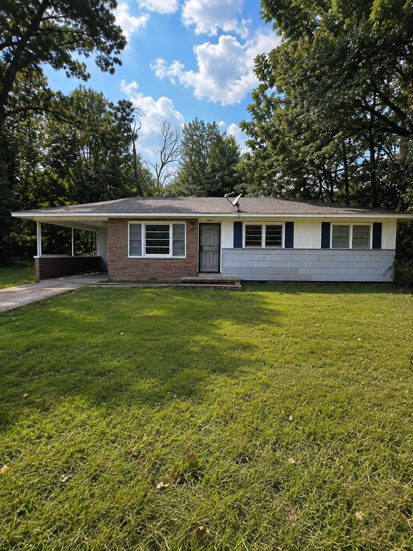3-Bedroom Home with Carport in Northeast Jackson – photo 1