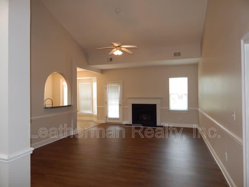 2109 Elderberry Dr – photo 2
