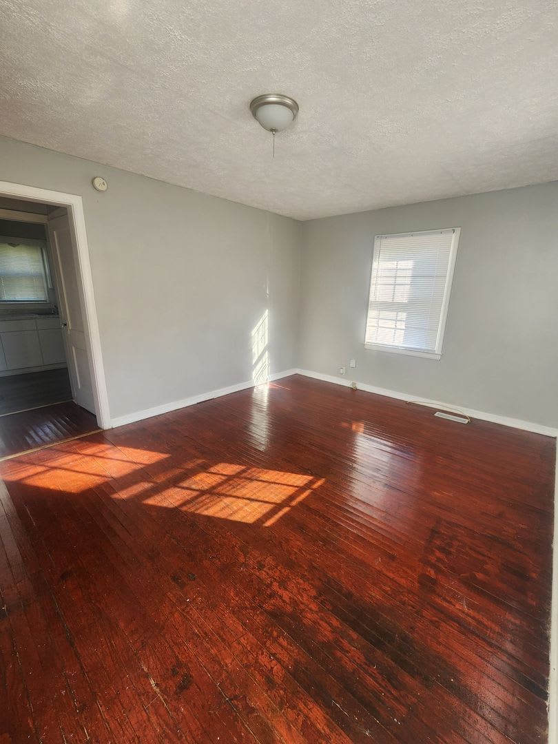 Newly Remolded Spacious Two Bedroom Single Family Near 38Th And Sherman – photo 4