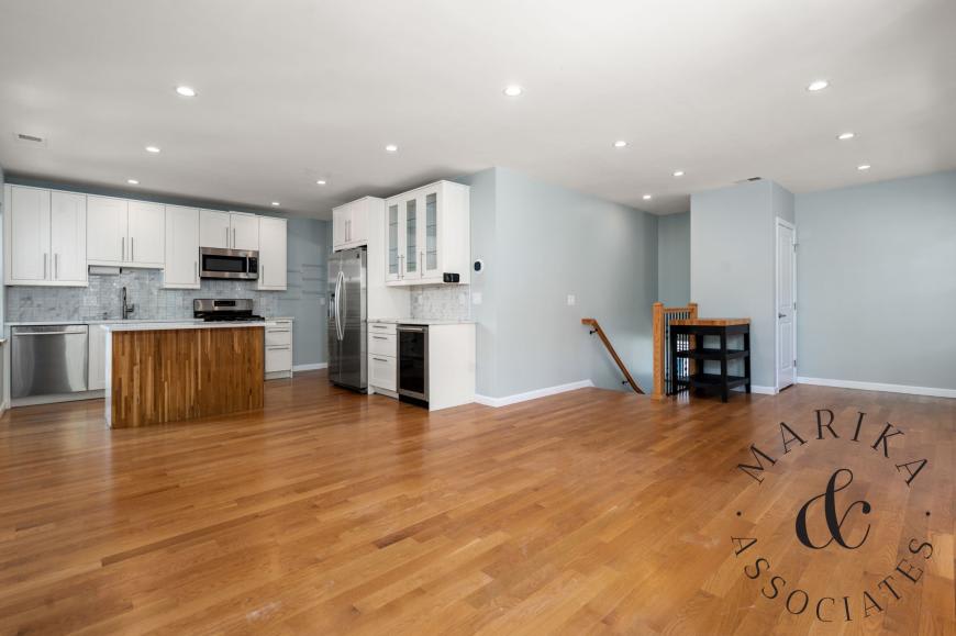 576 Lagrange St. – photo 5
