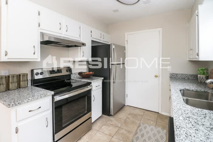 1513 Northeast 6th Street – photo 2