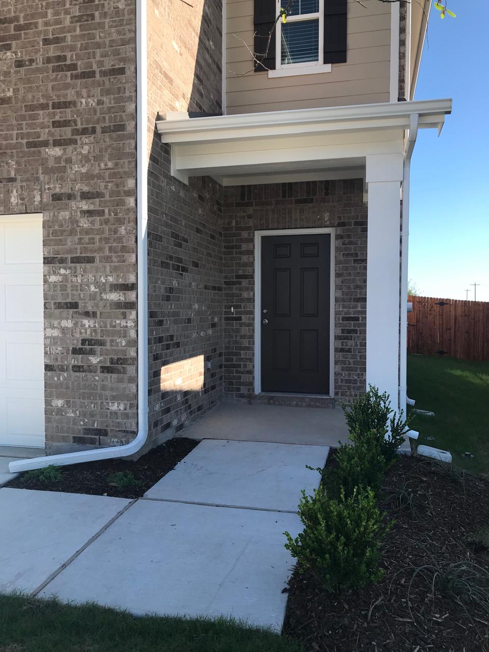 203 Bradford Dr – photo 2