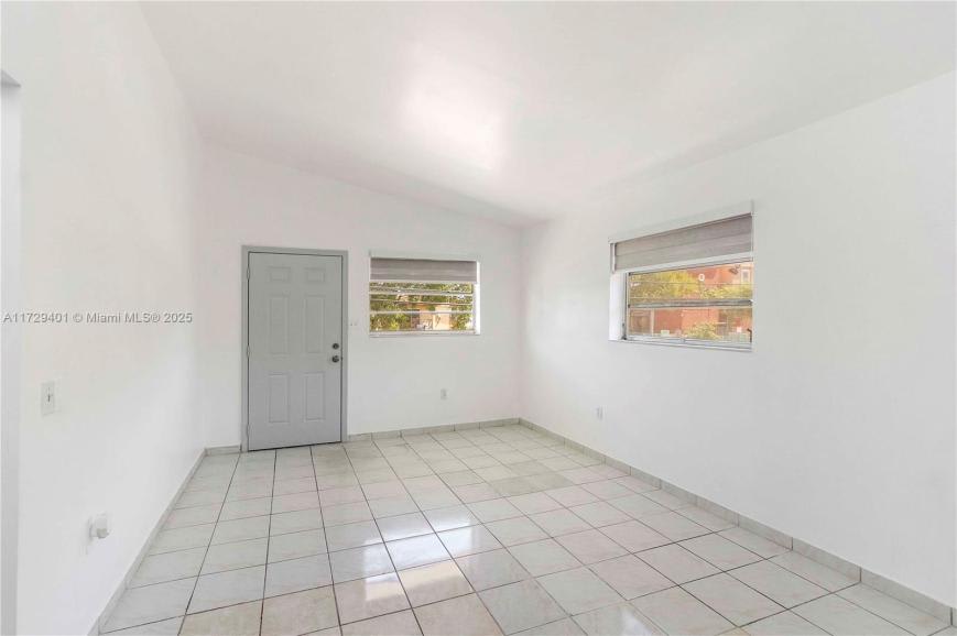 642 E 2nd Ave – photo 2