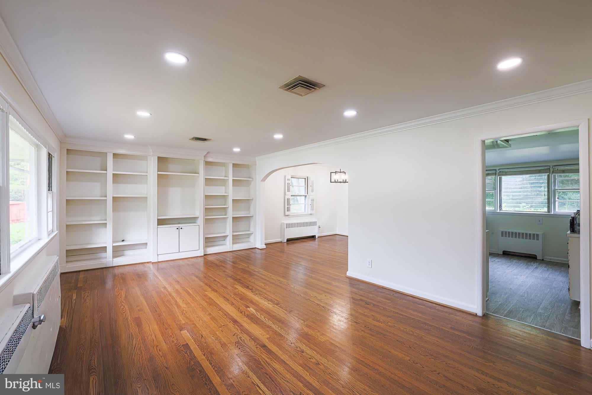 2302 FARRINGDON Road – photo 4