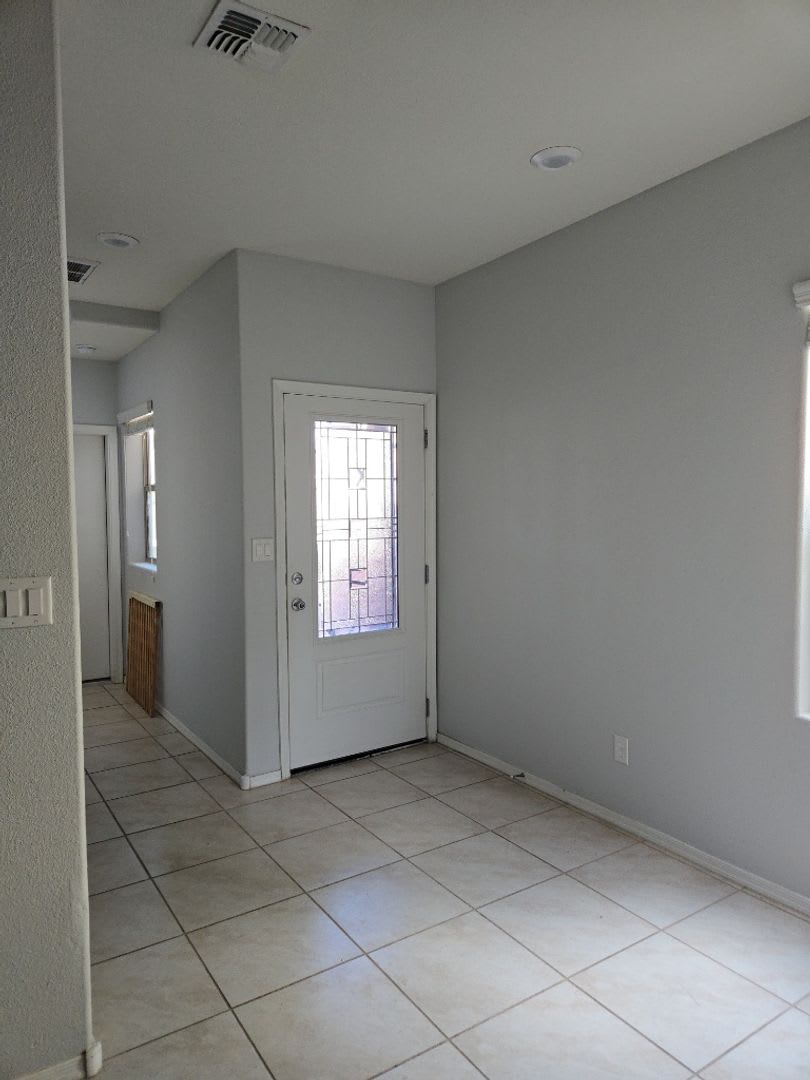 3 Bedroom, 2.5 Bathroom Home! Schedule a Showing! – photo 3