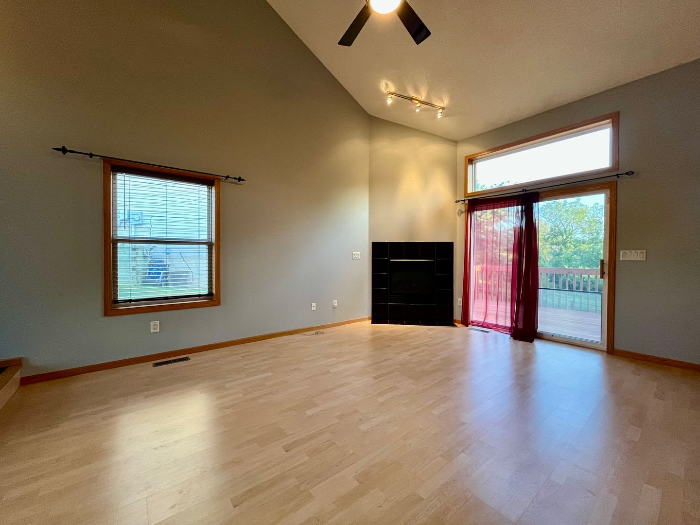 Beautiful 4 Bedroom Townhome! – photo 5