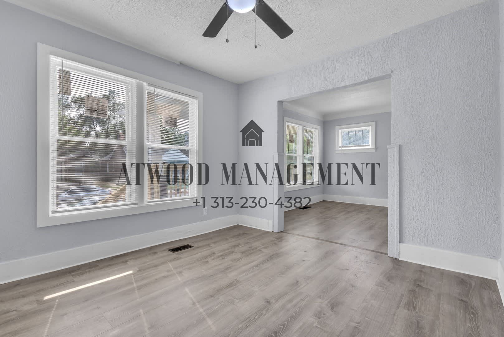 This beautifully updated 3-bedroom, 2-bath single-family home is ready for move-in! – photo 3