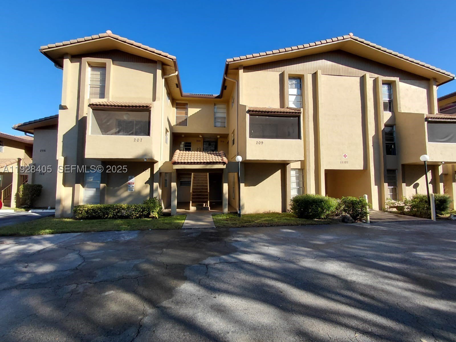 11101 Royal Palm Blvd – photo 1