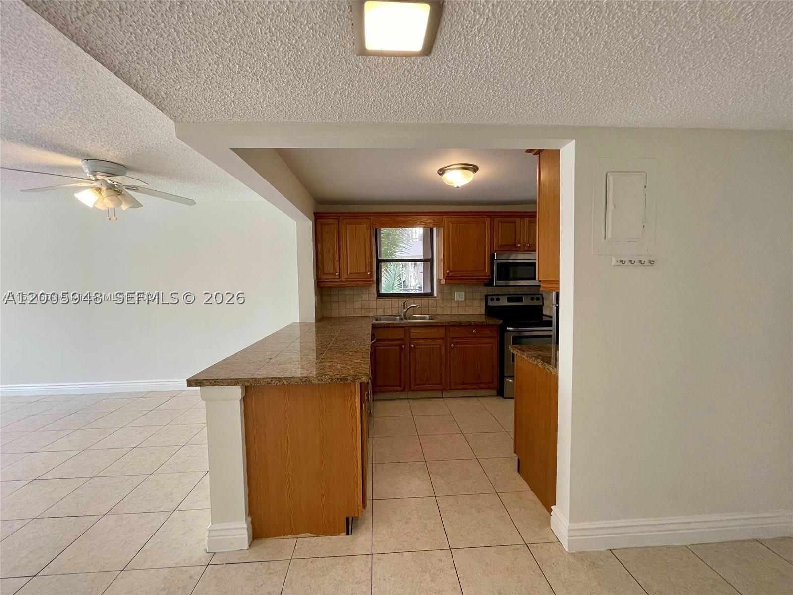 2320 S Cypress Bend Dr – photo 2
