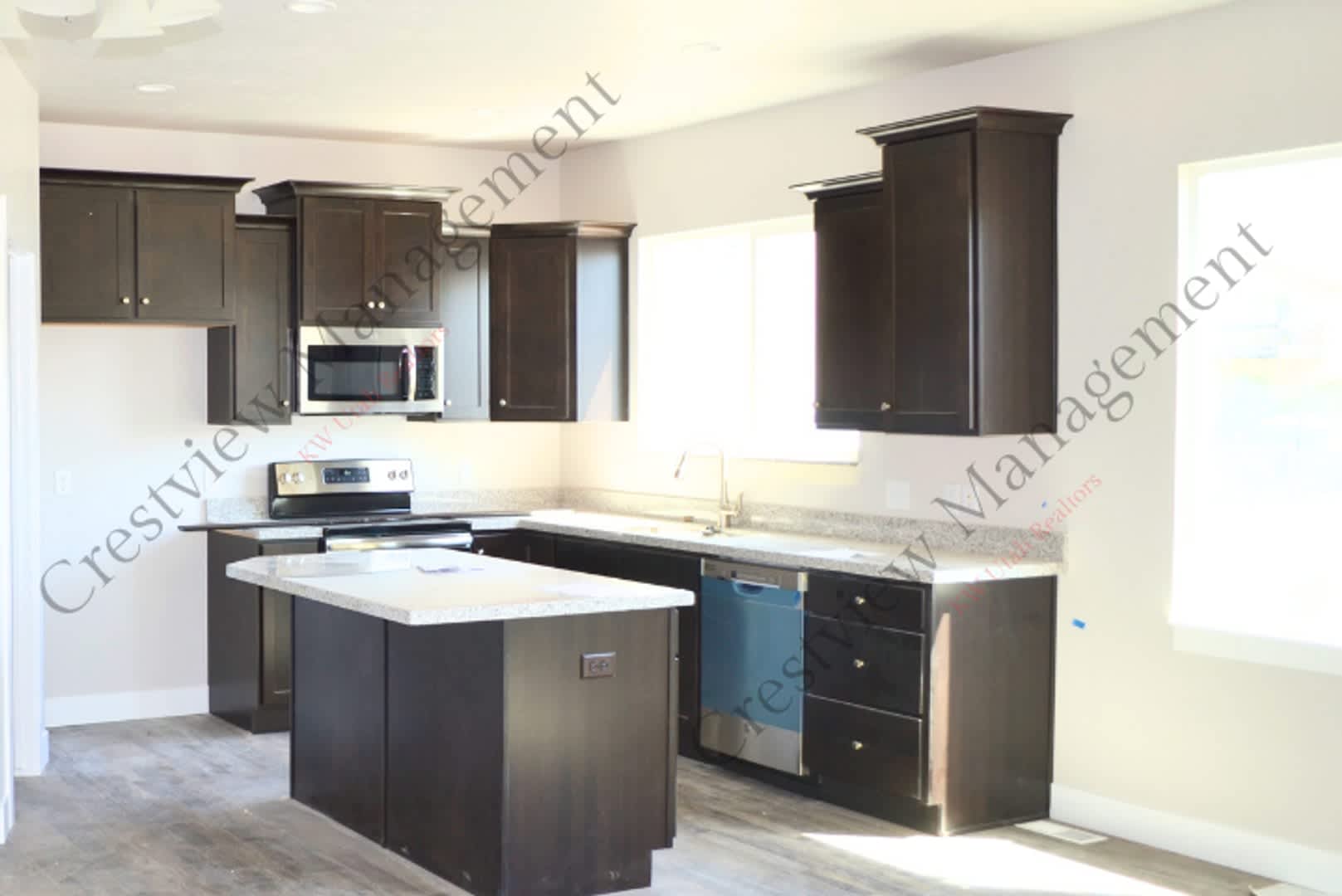 Spacious and modern 3-bedroom townhome in a quiet Provo neighborhood! – photo 3