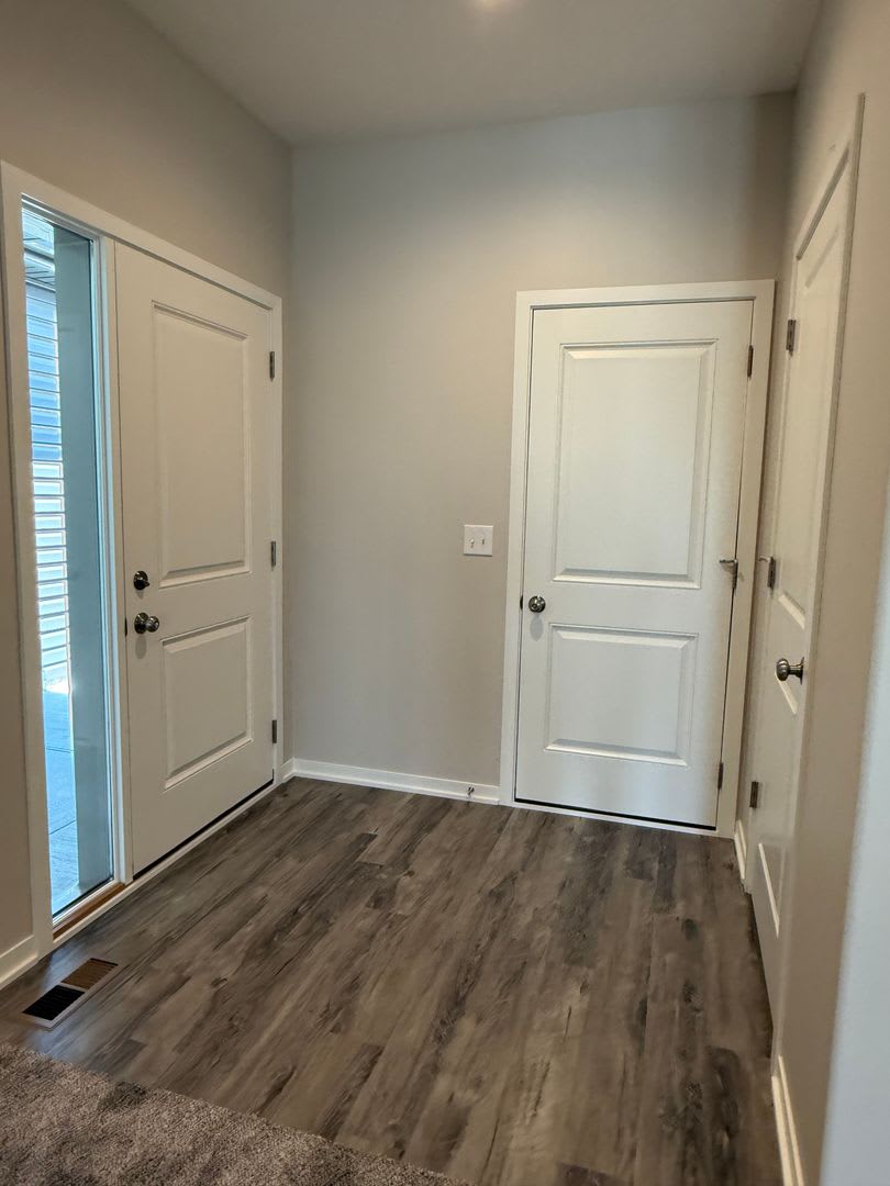 Spacious 2 bed/2.5 bath daylight Townhome in SE Lincoln – photo 3