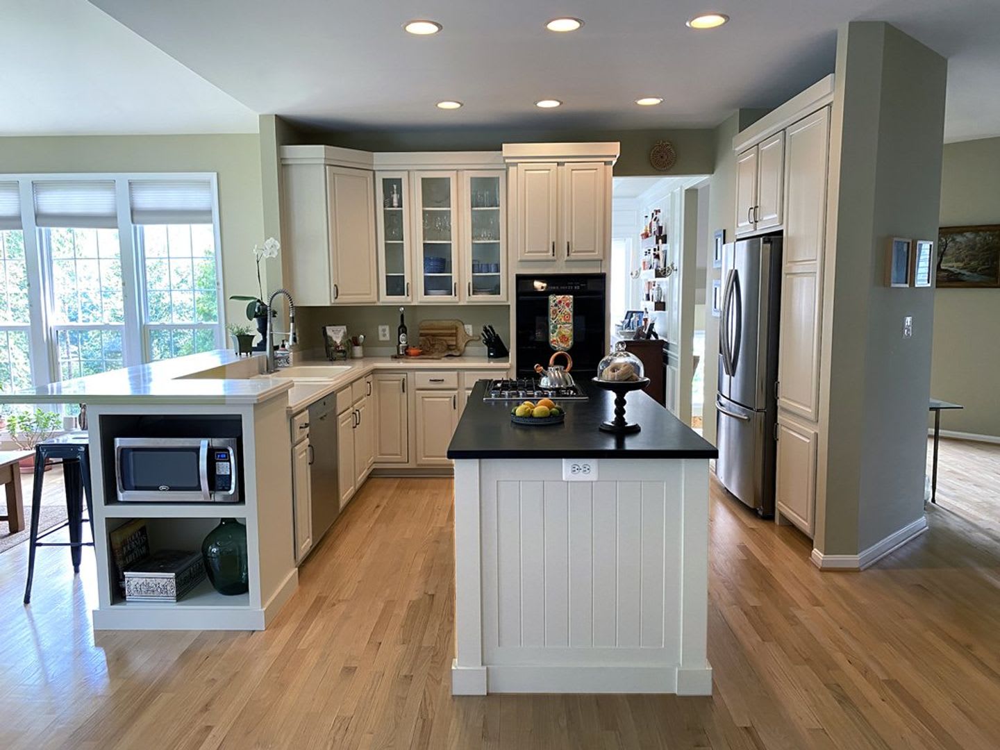 BEAUTIFULLY REMODELLED – photo 2
