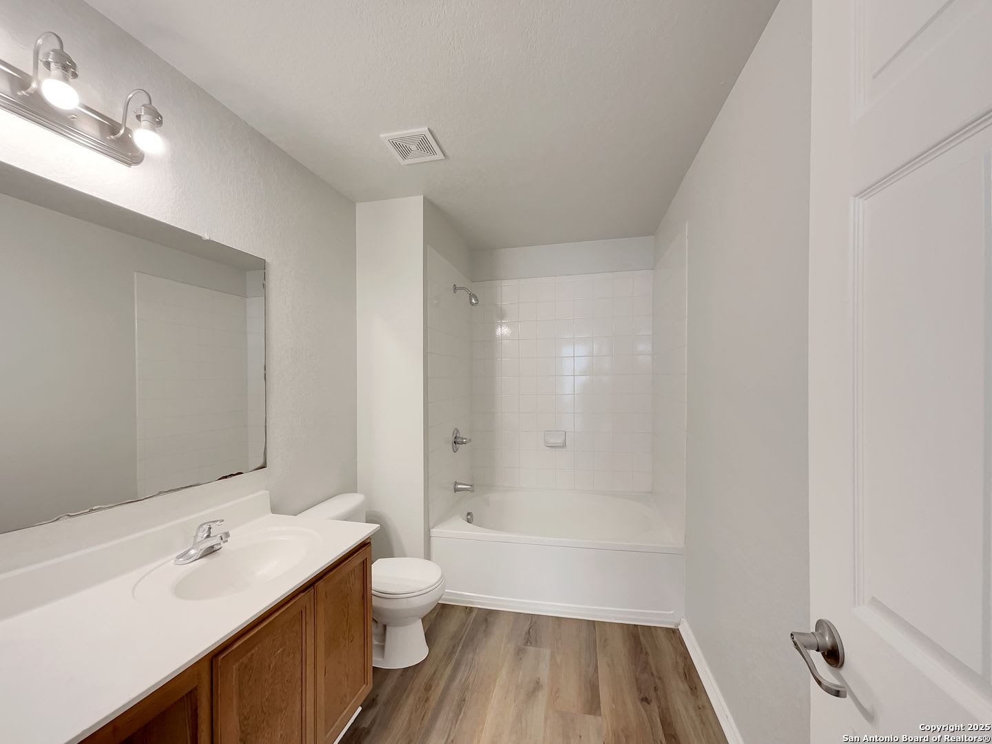 Charming 3 Bedroom 2 Bath home in Northeast Crossing. – photo 5