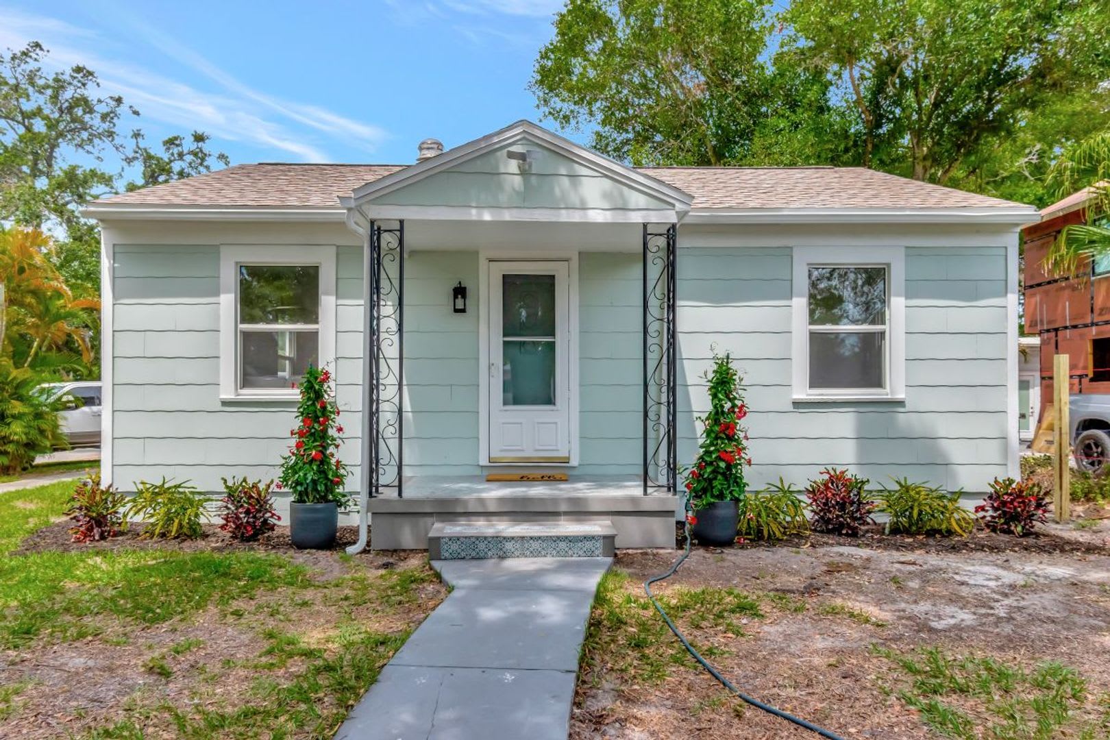 4 2 Home Charming Gulfport Home Featuring Nice Upgrades – photo 1
