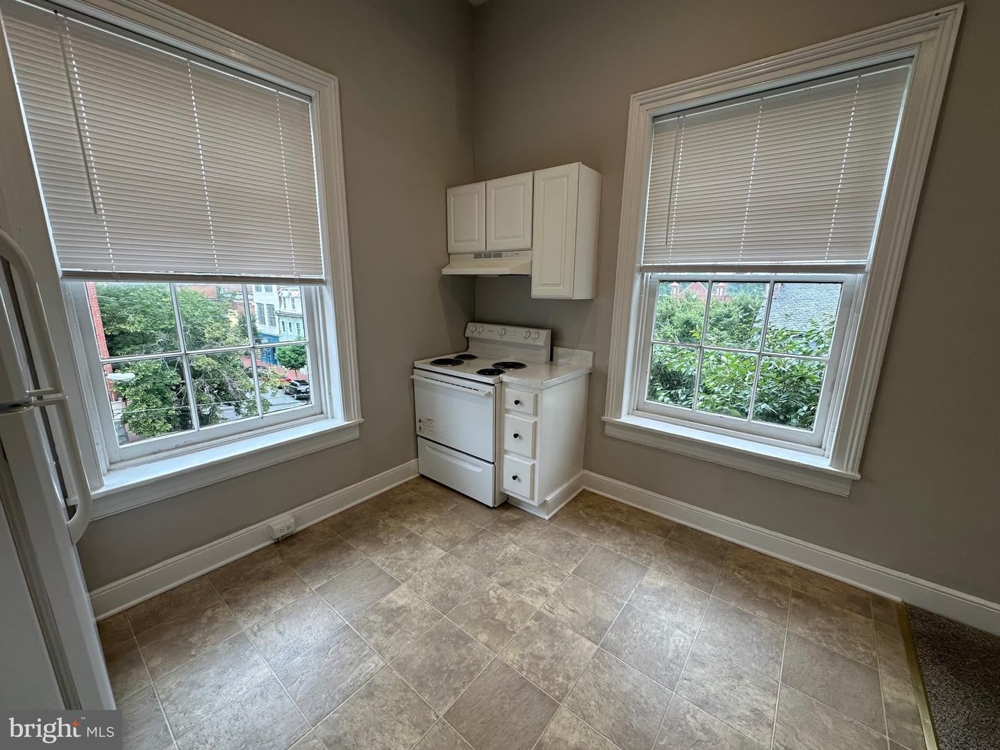 Now Available! 2 Bed 1 Bath Downtown Fredericksburg Apartment – photo 4