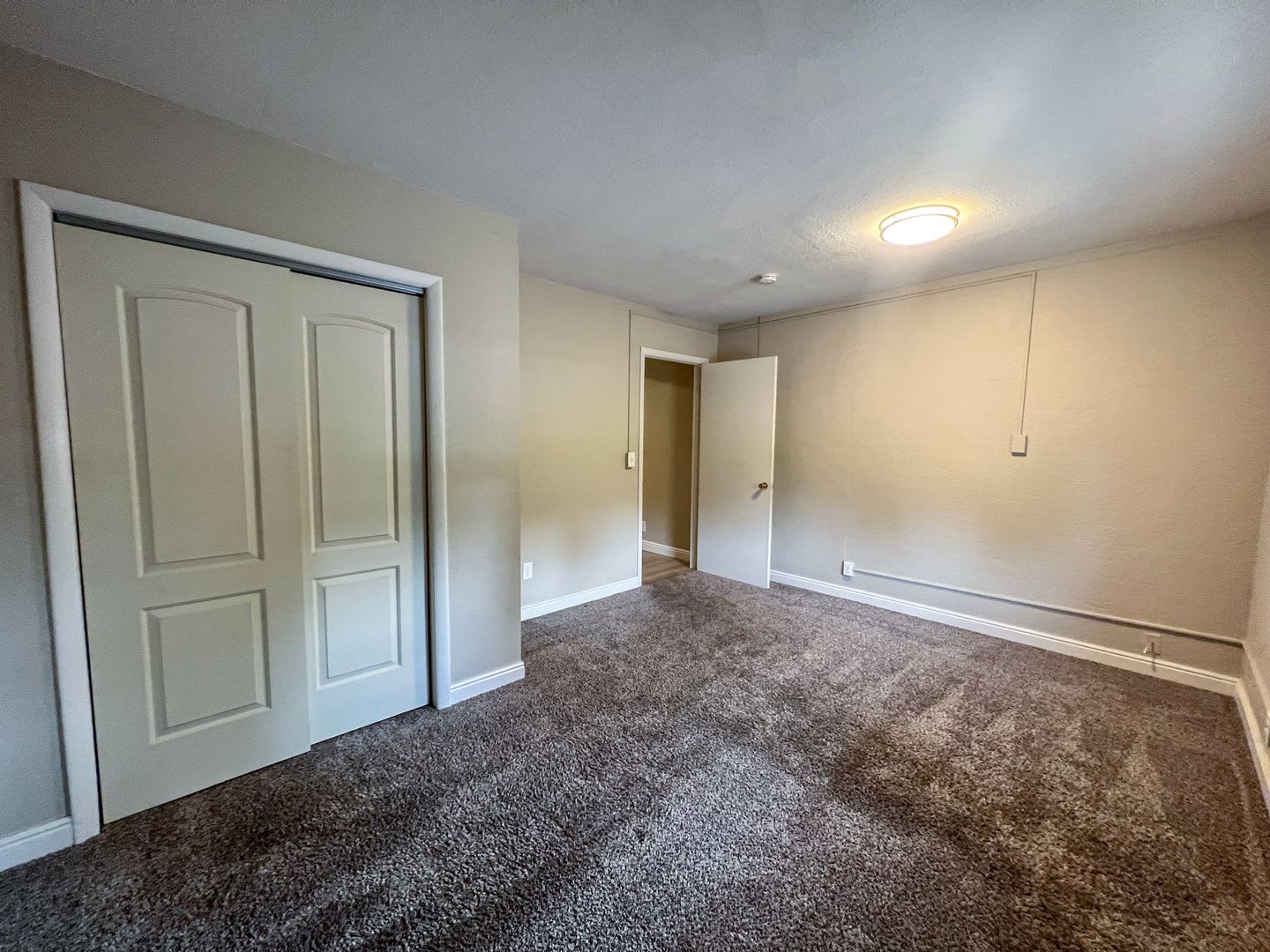 Private Bedroom Available Across from UNC – photo 2