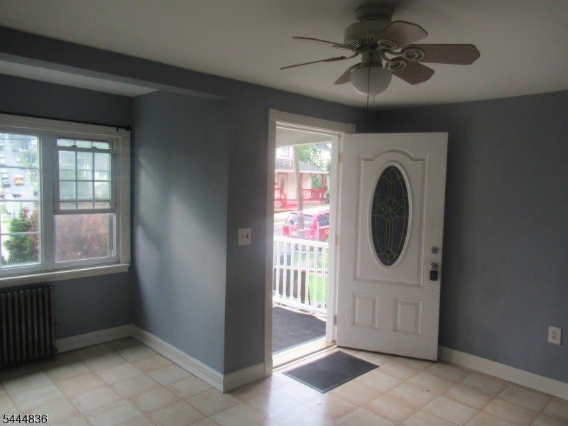 137 Thompson Ave – photo 3