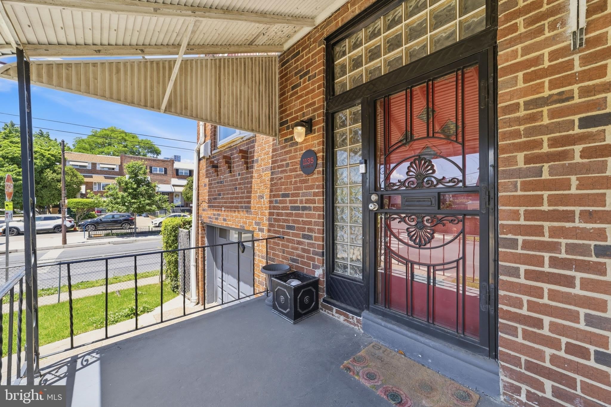 1135 W THOMPSON Street – photo 2